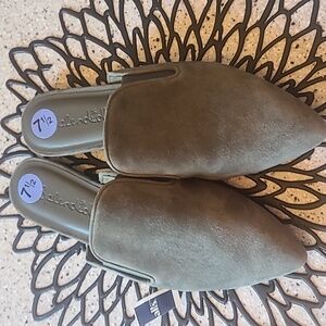 Splendid Liza slip on shoes size 7.5.   NWT